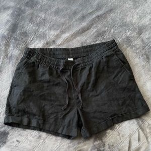 Black shorts with pockets